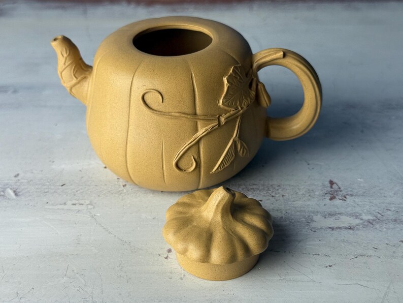 World Treasure Yixing Clay Teapot - Thumbnail 3