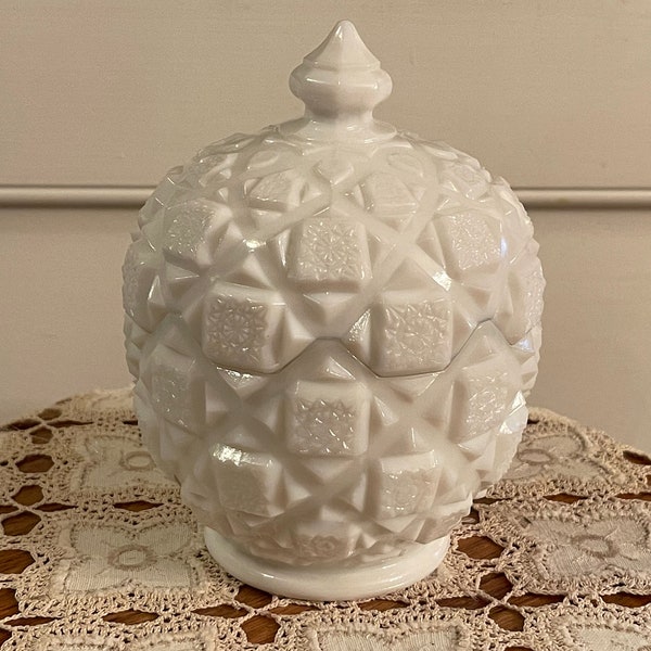 QUILTED CANDY DISH…Westmoreland…Old Quilt Pattern…Covered Dish…Collectible Glass…Saw Tooth Rim…Too Finial…1960s/70s