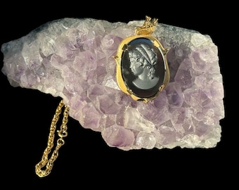 CAMEO PENDENT NECKLACE…Black Glass, Gold Metal…Costume Jewelry…Figural…Lady Head and Shoulders…Long, Thick, Gold Chain…Vintage