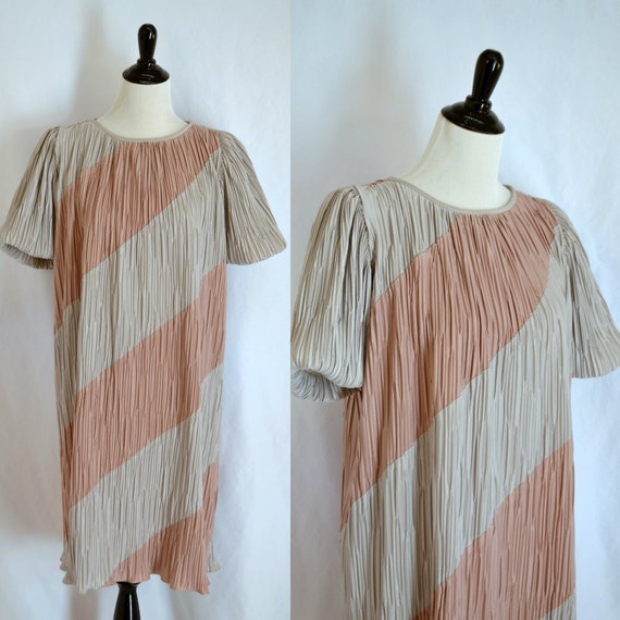 1970s Vintage Puff Sleeve Accordion Dress Sack Dre