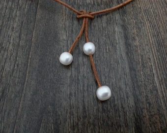 Leather necklace and freshwater pearls. Necklace for women
