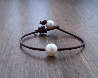 Leather bracelet and freshwater pearl single.Stackable Leather and Pearl Bracelet. Boho bracelet.