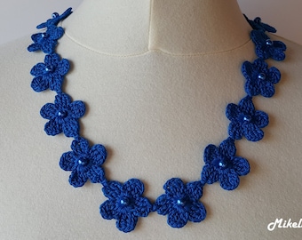 Collana all'uncinetto, Accessorio collo all'uncinetto, Collana fiori, Blu reale, 100% Cotone.