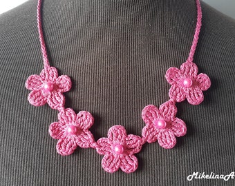 Crochet Necklace, Crochet Neck Accessory, Flower Necklace, Fuchsia Color, 100% Cotton.