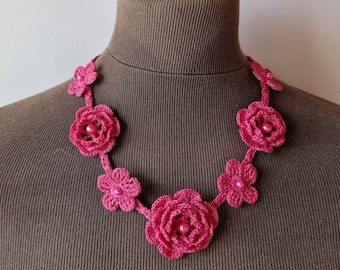 Crochet Rose Necklace, Crochet Neck Accessory, Flower Necklace, Fuchsia Color, 100% Cotton.