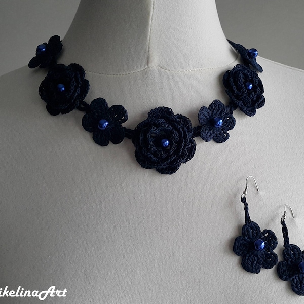 Ensemble d’accessoires au crochet, collier et boucles d’oreilles, bleu marine, 100% coton.