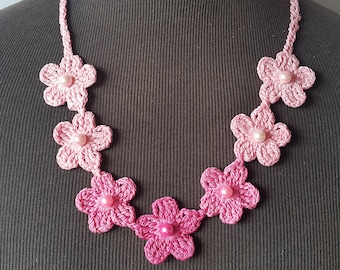 Crochet Necklace, Crochet Neck Accessory, Flower Necklace, Shades of Pink, 100% Cotton.