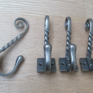 Set van 5 GEDRAAIDE gietijzeren rustieke hoed- en kapstokhaken vintage retro victoriaanse oude antieke stijl kapstokhaak ophanghaken haringen ANTIEK IJZER