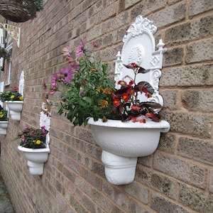 VICTORIAN OUTDOOR GARDEN Planter Decorative metal vintage ornate wall hanging flower pot wall mounted planter in White or Black
