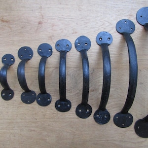 HANDGESMEED BLACKSMITH smeedijzeren rustieke oude smederij kast kastdeur handgrepen vintage landhuis oude Engelse Bean Penny End