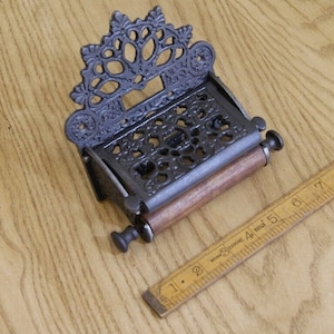 DECORATIVE LID cast iron toilet roll holder rustic vintage Edwardian antique ornate fancy old style roll holder loo wc holder Antique iron