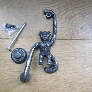 SWINGING MONKEY funky novelty Cast Antique Iron Rustikale Türklopfer Türklingel Altes Vintage Landhaus Gusseisen