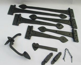 Bisagras de lanza de hierro fundido negro antiguo y pestillo de pulgar de cabaña de 7 ", bisagras en T de estilo antiguo gótico Tudor vintage, juego de bisagras en T