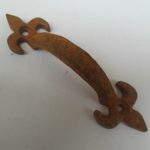 FLEUR DE LYS gothic cast iron rustic vintage Pull handle cabinet cupboard door Pull Handles decorative ornate fancy Rust finish 4" FLEUR DE LYS