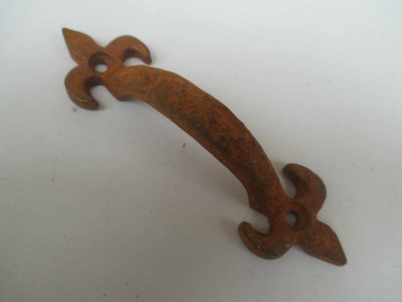 FLEUR DE LYS gothic cast iron rustic vintage Pull handle cabinet cupboard door Pull Handles decorative ornate fancy Rust finish 4" FLEUR DE LYS