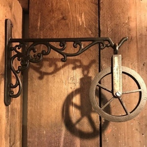 Industrial Rustic cast iron wall bracket Pulley Sconce Vintage Light Hanging lantern antique iron