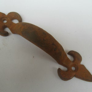 FLEUR DE LYS gothic cast iron rustic vintage Pull handle cabinet cupboard door Pull Handles decorative ornate fancy Rust finish 5" FLEUR DE LYS