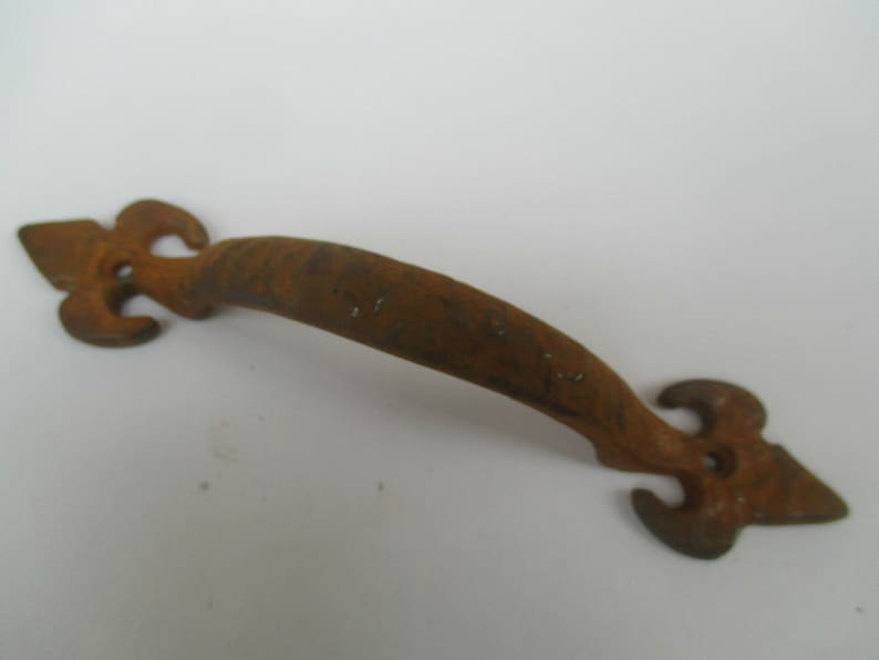 FLEUR DE LYS gothic cast iron rustic vintage Pull handle cabinet cupboard door Pull Handles decorative ornate fancy Rust finish 7" FLEUR DE LYS