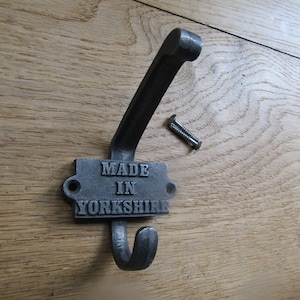 Set van 5 MADE IN YORKSHIRE Gietijzeren rustieke hoed- en kapstokhaken vintage retro industrieel oude antieke kapstokhaken ophanghaken