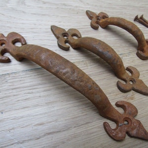 FLEUR DE LYS gothic cast iron rustic vintage Pull handle cabinet cupboard door Pull Handles decorative ornate fancy Rust finish