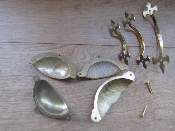 Tirador Artesanal Fleur-De-Lis Para Gabinete, Latón