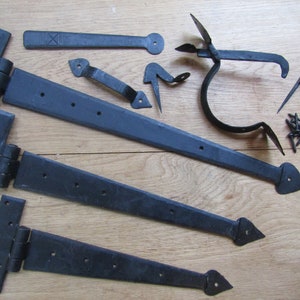 HAND FORGED ARROW End blacksmith iron traditional old english cottage country rustic door t tee hinges and Suffolk latch in 12&quot;/15&quot;/18&quot;