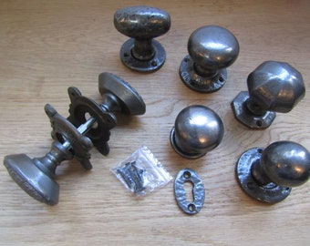 HIERRO ANTIGUO Pomos de borde de puerta de hierro fundido gótico Tudor, manijas de puerta de pestillo de cerradura de borde de casa de campo vintage rústica
