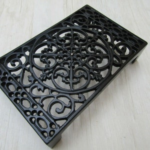 DECORATIVE AIR BRICK cast iron old retro vintage repro rustic air vent air brick grill cover ornate  Antique iron