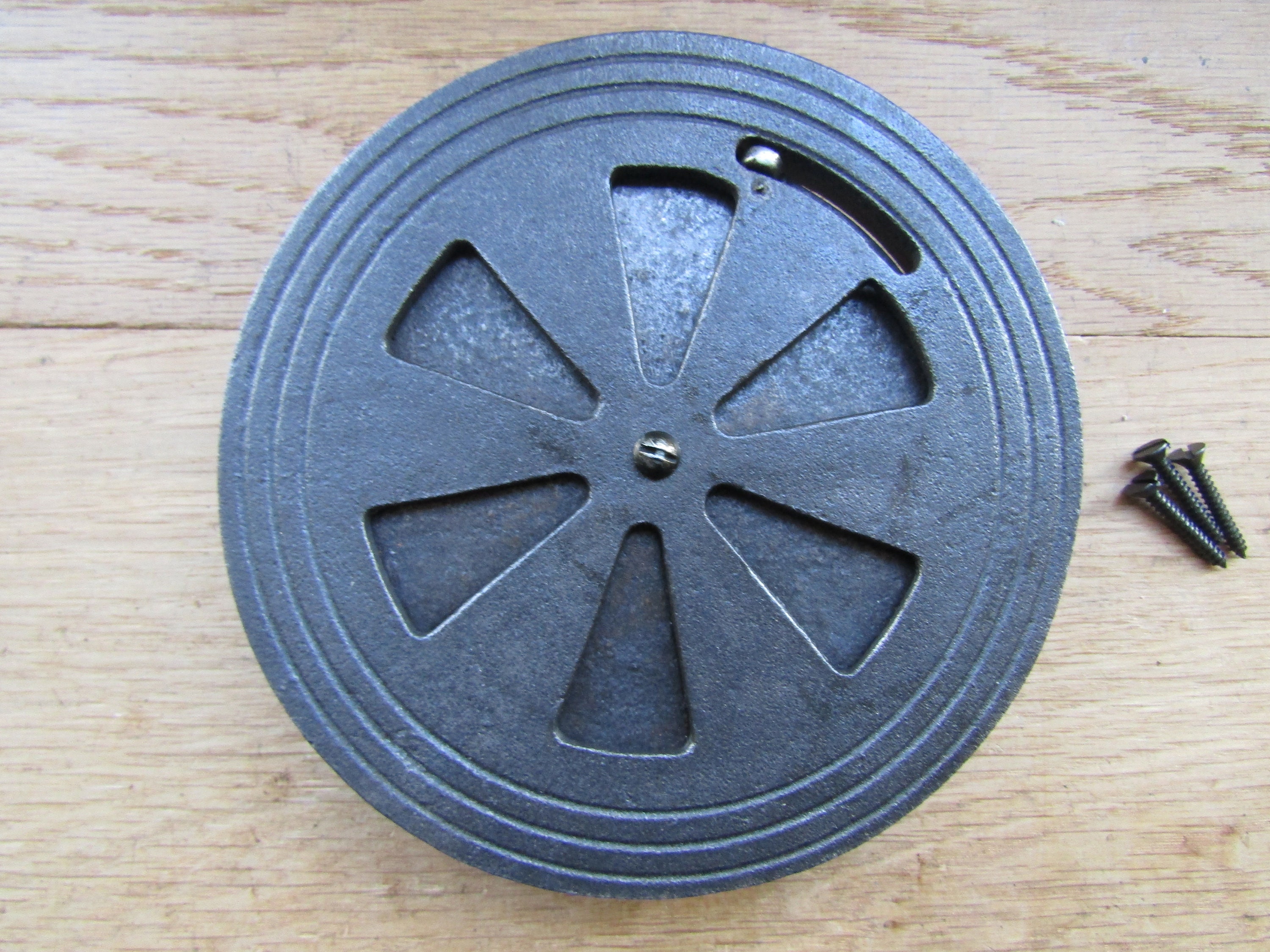 Grille Ronde en Fonte Diamètre 110mm