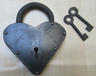 CAST IRON HEART Cadenas vintage Rustique à l'ancienne Pirate trésor Coffre coffre Serrure de porte fonctionnant serrure et clé en fer antique