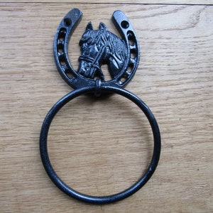 BLACK Equestrian Horseshoe Hitching Tie Ring Horse Shoe Tie Rings on Plate