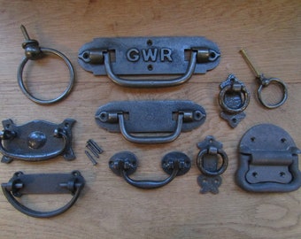 Armario baúl de hierro fundido rústico, herrajes para muebles antiguos, estilo vintage envejecido, restauración reciclada, manijas