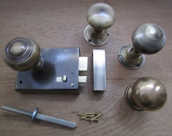 Juego de perilla de borde con acabado en latón antiguo y pestillo de borde de latón antiguo, manijas de puerta de baño de dormitorio de estilo retro antiguo