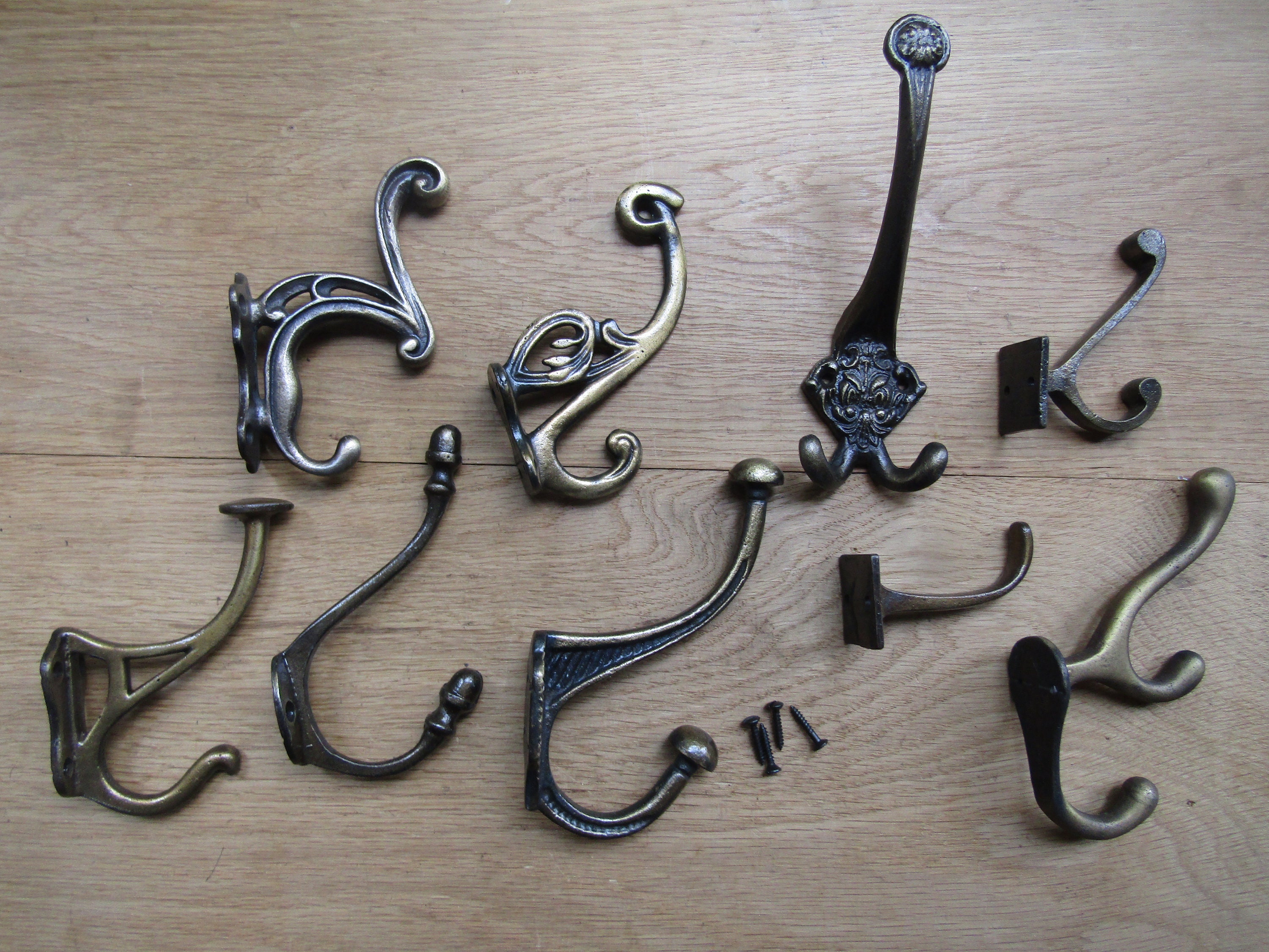 COAT HOOKS,CAST IRON OLD STYLE INDUSTRIAL VINTAGE RUSTIC IRON 5X COAT HOOKS,CAST IRON OLD STYLE INDUSTRIAL VINTAGE RUSTIC IRON 5X