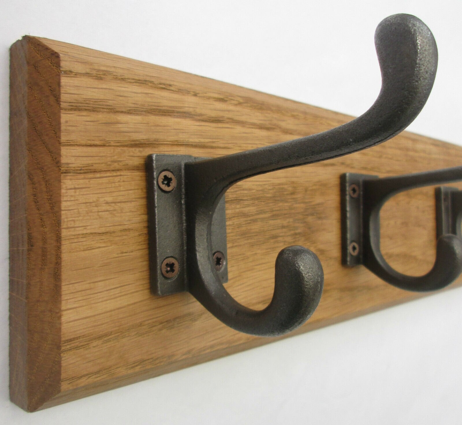 Appendiabiti e ganci da parete in legno massello di quercia rustico, fatti a mano nel Regno Unito, in legno di recupero.