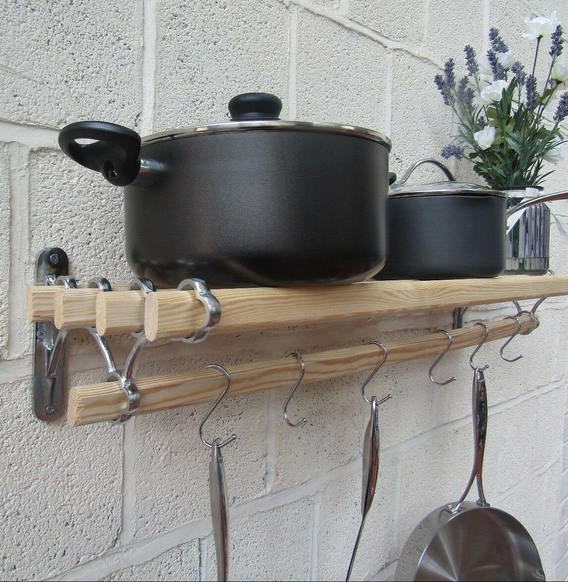 chrome on iron cuisine de campagne traditionnelle étagère pot pan rack support cintre avec fonte se termine vintage rustique cottage ferme rail