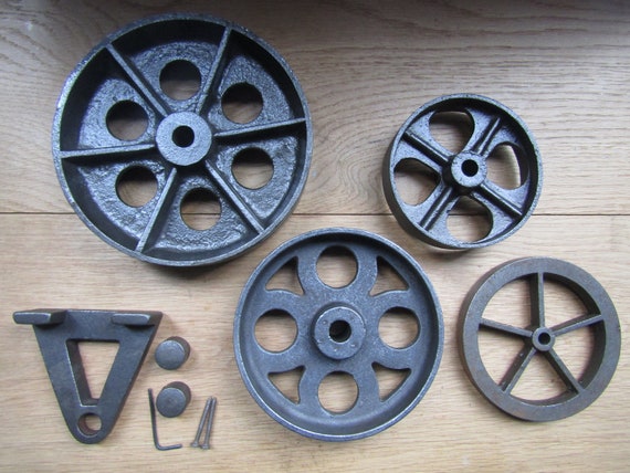 鋳鉄製ヴィンテージビクトリアンスタイルの古い工業用素朴な家具
