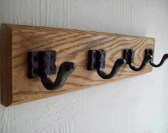 UK Fatto a mano in legno massello di quercia massello Rustico legno a parete Cappello e appendiabiti Rail Rack Pegs Appendiabiti Rail in ghisa Nero gotico robe ganci