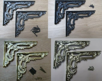 Op de afbeelding: Twee sets sierlijke metalen hoekbeugels. De ene set is zwart, de andere is goud. Elke set bevat twee beugels en schroeven.