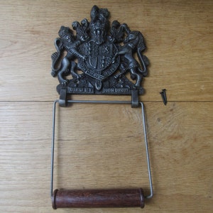 Cast Iron rustic wc lavatory washroom toilet roll holder loo roll holder Antique iron DIEU ET Mon Droit -motto of the monarch UK