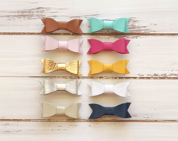 Small baby leather bow clips, baby girl hair bows choice of color, caramel, light pink, gold, silver, ivory, mint, hot pink, yellow, white