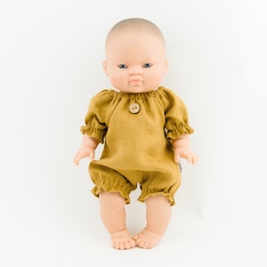 Paola Reina Kleidung, Paola Reina Strampler, Leinenstrampler, ockerfarbener Puppenstrampler, 34 cm Puppenstrampler, 13 Zoll Puppenstrampler, Minikane Kleidung