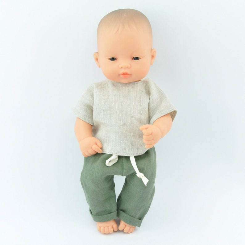 Miniland 32 cm muñeca ropa, muñeca ropa, Miniland ropa niño, Miniland 12 pulgadas muñeca ropa, niño muñeca atuendo, pantalones verdes, camisa natural imagen 1