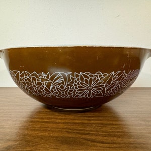 Pyrex Woodland #444 4 QT Cinderella Bowl - Dark Brown White Leaves Flowers Forest Foliage Outlines Opaque Milk Glass Nesting Mixing Dish