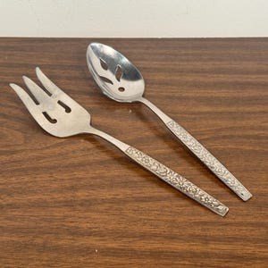 Deux ustensiles de service Oneida Malibu 8,25 po. - Paire de couverts, fourchette, cuillère, fourchette, milieu du siècle, en acier inoxydable, lot de 2