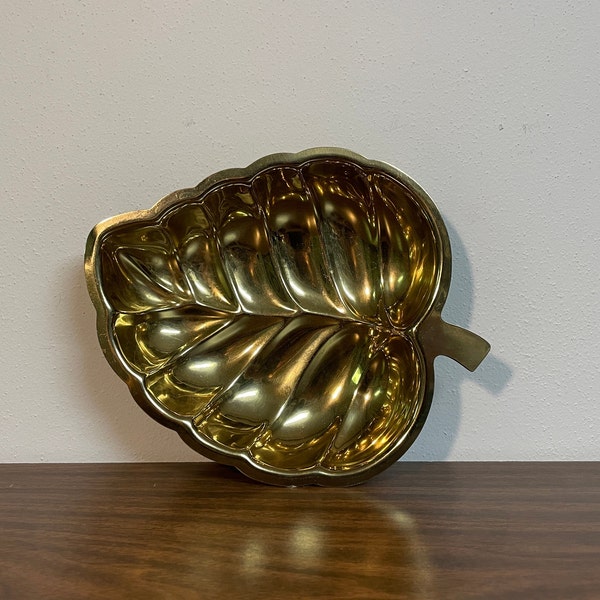 8.5" Brass Leaf Trinket Dish - Modern Shiny Gold Metal Stylized Nature Botanical Autumn Décor Hollywood Regency Glamping Cabin Bowl Plate