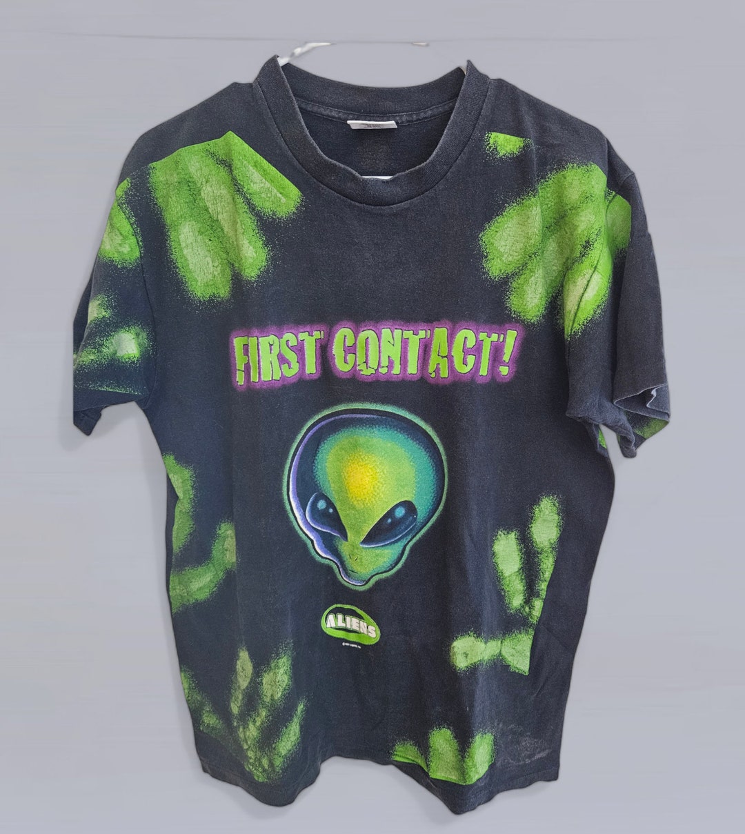90s ALIEN First Contact AOP T Shirt Sz Large Hands All Over Gold Tennessee  River Tag Ufo Wild Space Tee Vintage