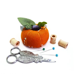 Big Dolores: A Pumpkin Pincushion Pattern