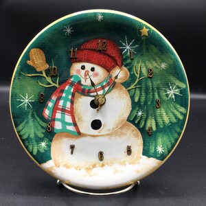 Christmas Green Scene Clock !