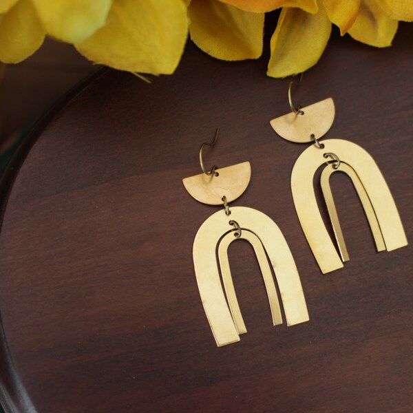 Shell and Arch Earrings main image 0